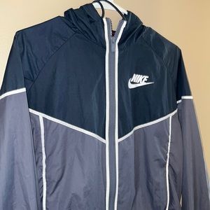 BLUE NIKE WINDBREAKER!! SIZE MEDIUM